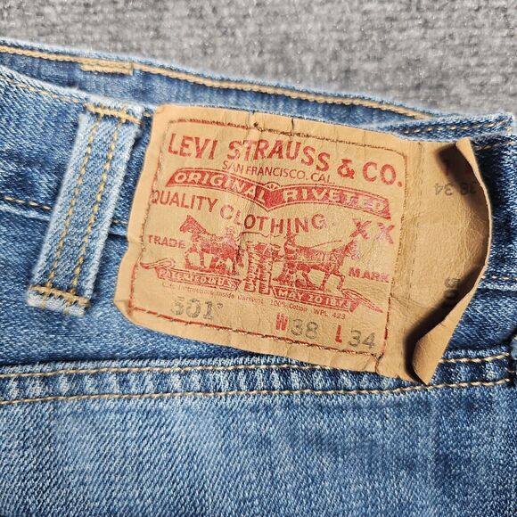 Levi’s Men’s 501 Straight Leg Button Fly Jeans Med Wash Blue 38x34 (39x35.5) - Picture 9 of 9